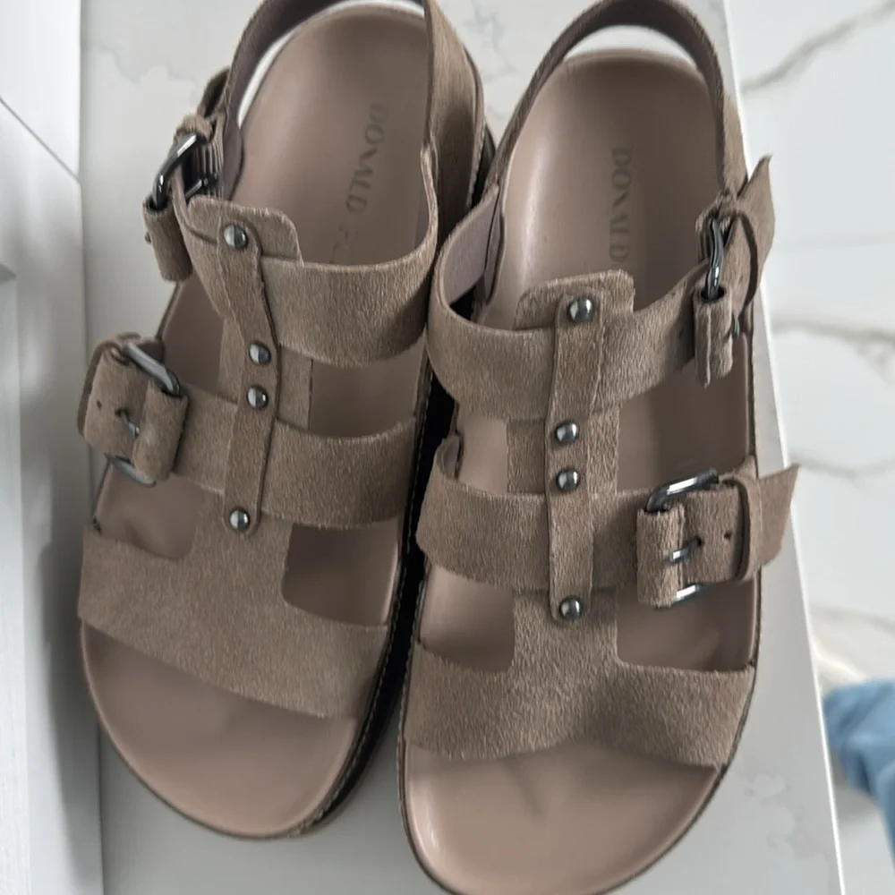 Donald Pliner suede sandals in size 5.5. - Picture 4 of 8